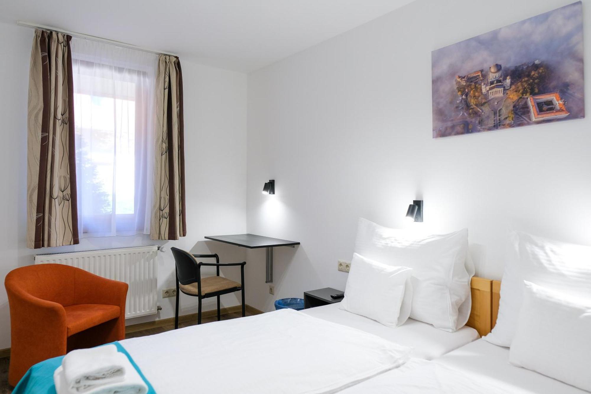 Hotel Adalbert Szent Gyoergy Haz Esztergom Exteriör bild