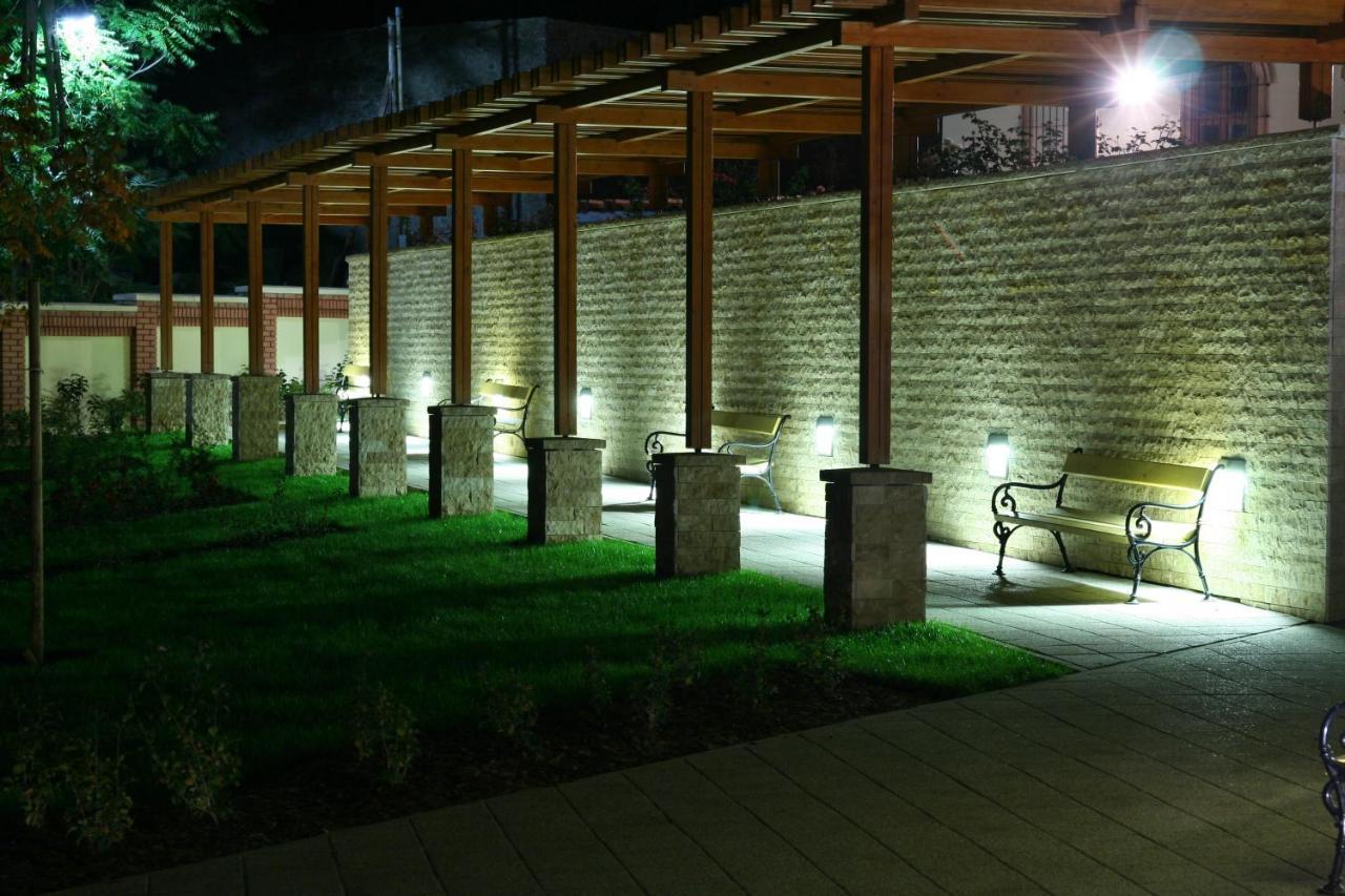 Hotel Adalbert Szent Gyoergy Haz Esztergom Exteriör bild